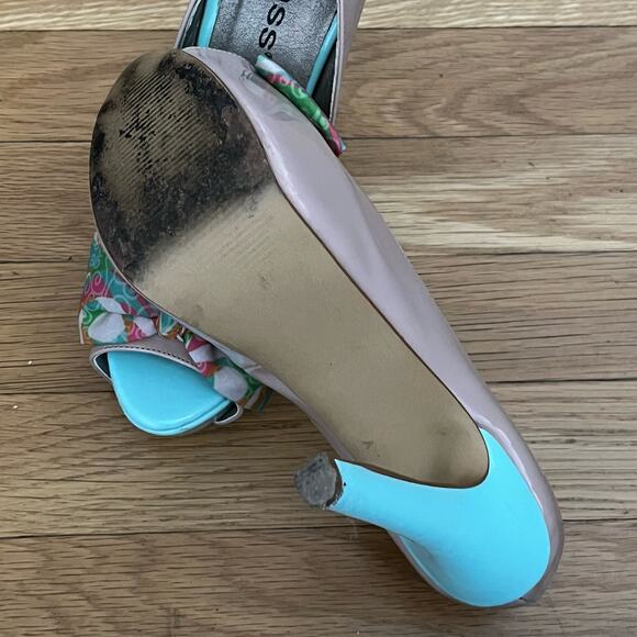 cklass Faux Patent Heels w/Bows - Size 6 - Picture 4 of 4